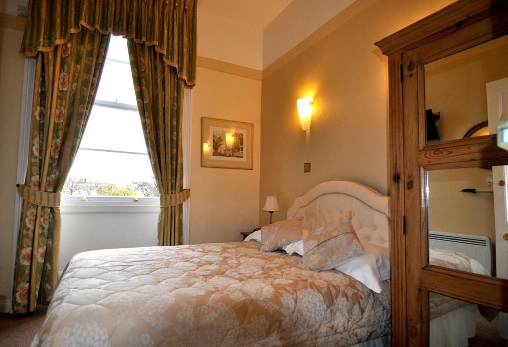 Willoughby House Hotel & Apartments Cheltenham Pokoj fotografie